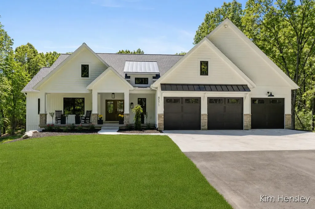 8571 Young Avenue NE Courtland Township MI 49341