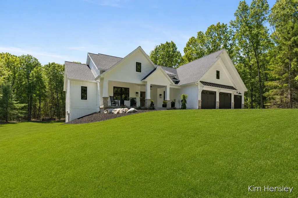 8571 Young Avenue NE Courtland Township MI 49341