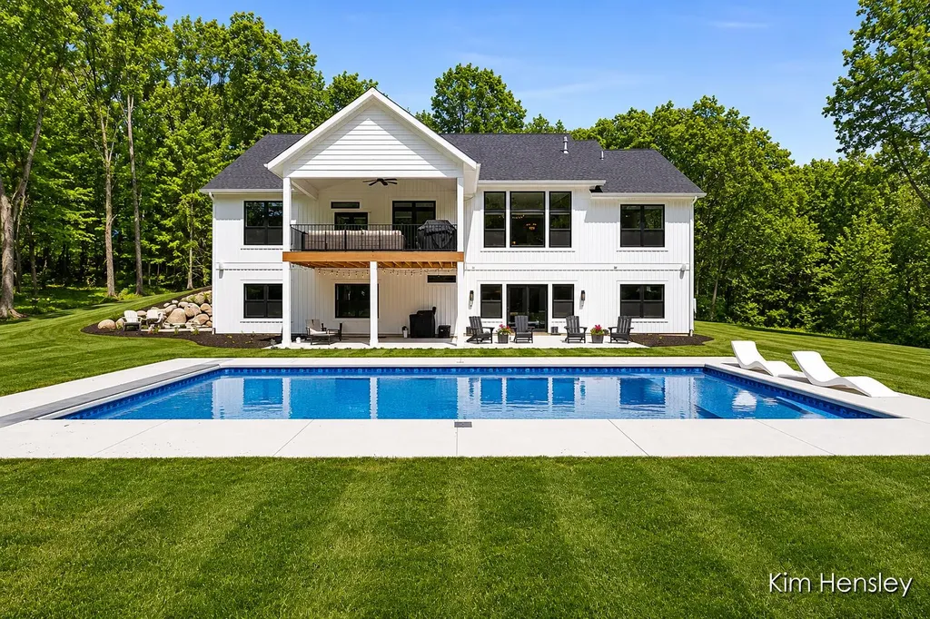 8571 Young Avenue NE Courtland Township MI 49341