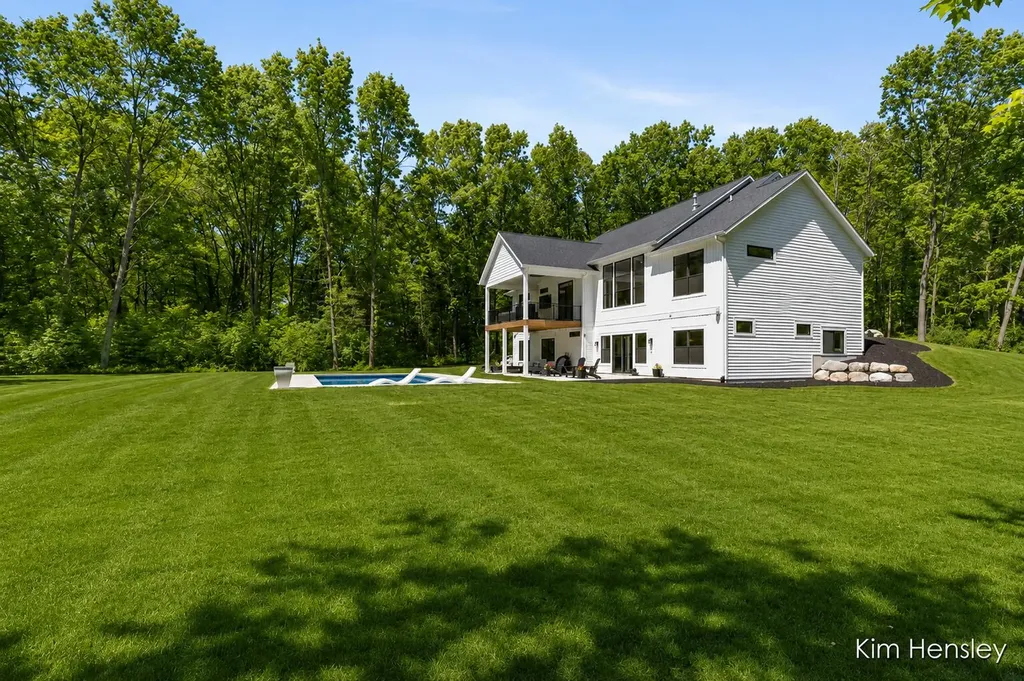 8571 Young Avenue NE Courtland Township MI 49341