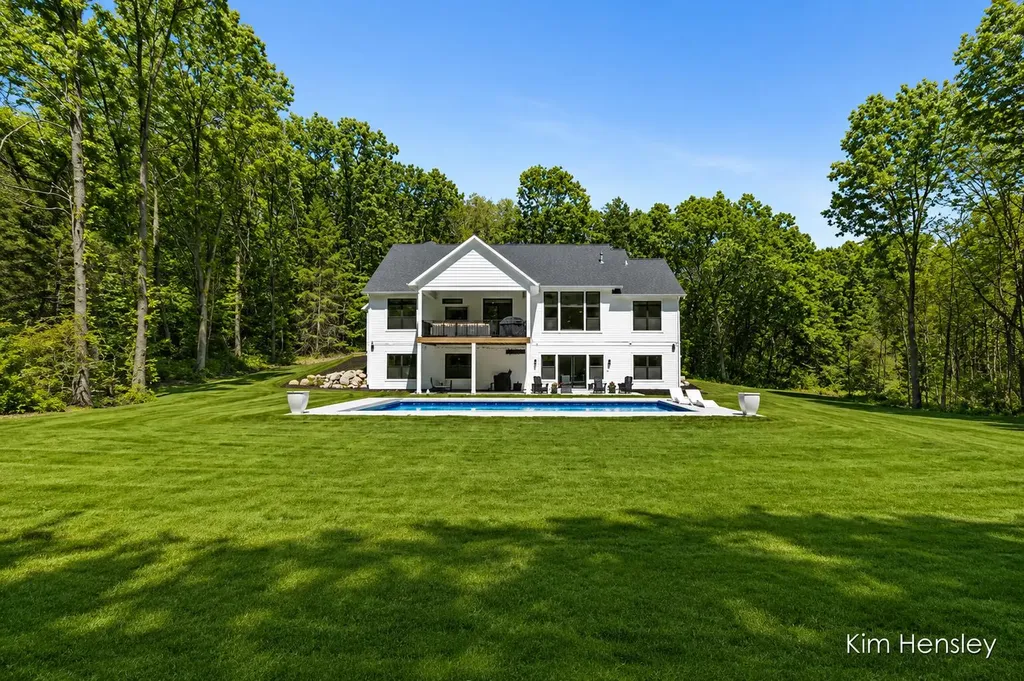 8571 Young Avenue NE Courtland Township MI 49341