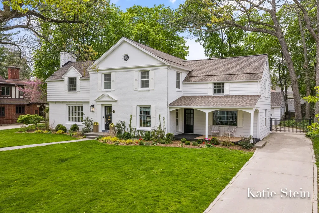 833 Gladstone Drive SE East Grand Rapids City MI 49506