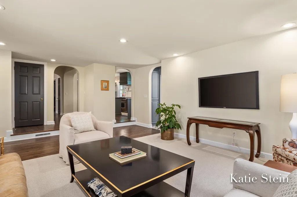 833 Gladstone Drive SE East Grand Rapids City MI 49506