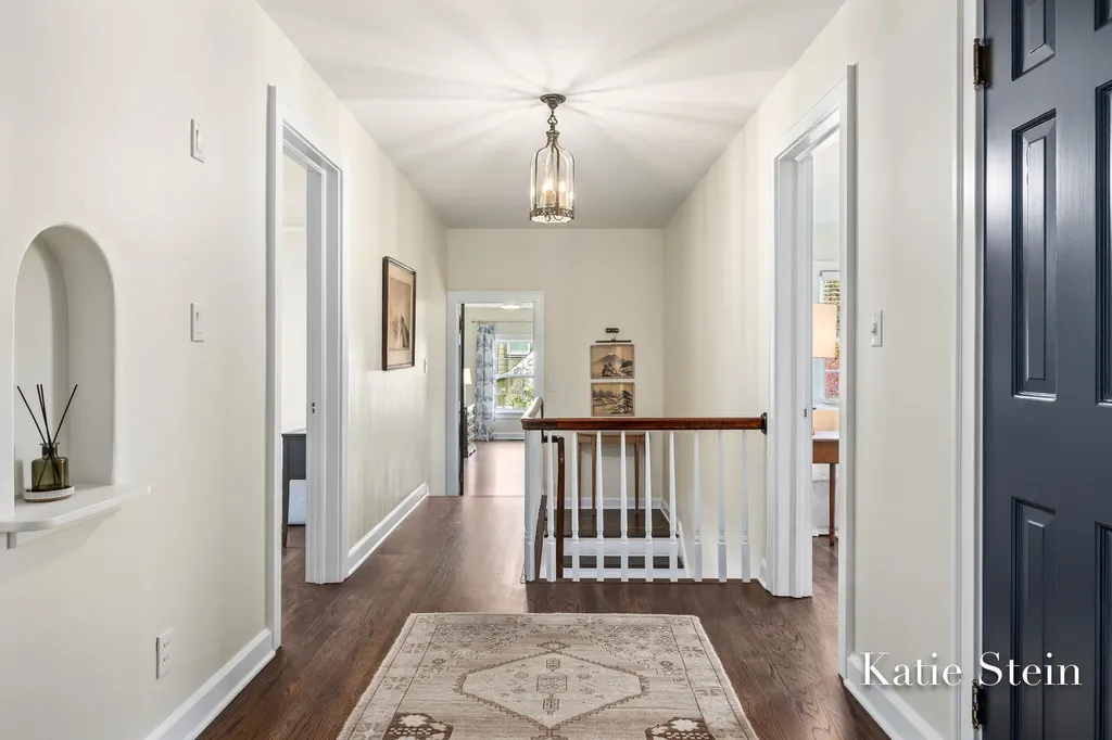 833 Gladstone Drive SE East Grand Rapids City MI 49506