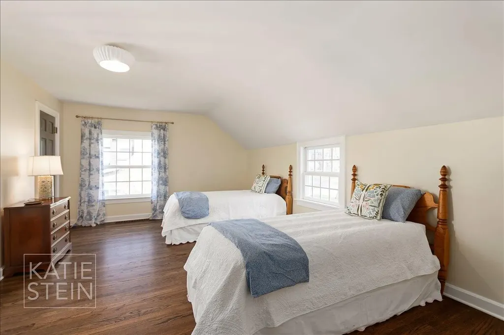 833 Gladstone Drive SE East Grand Rapids City MI 49506