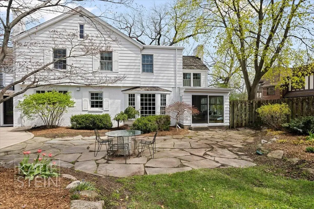 833 Gladstone Drive SE East Grand Rapids City MI 49506