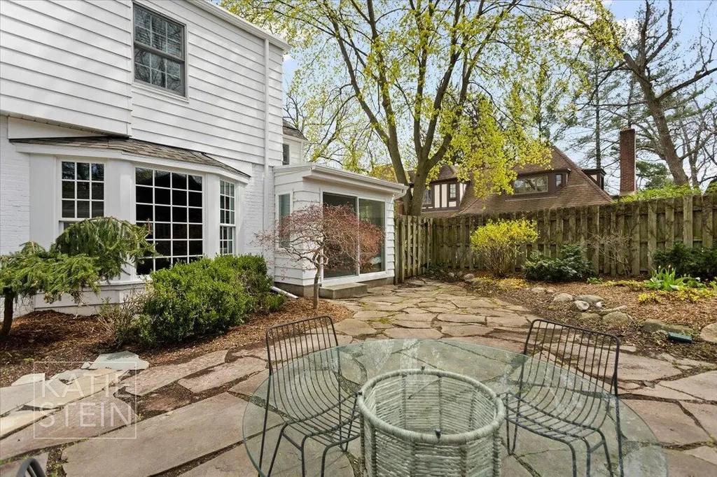 833 Gladstone Drive SE East Grand Rapids City MI 49506