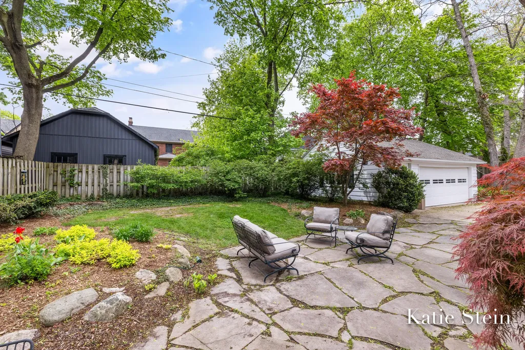833 Gladstone Drive SE East Grand Rapids City MI 49506
