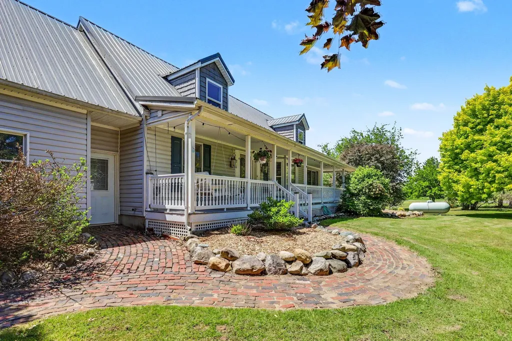 2945 W Lincoln Avenue Easton Township MI 48846