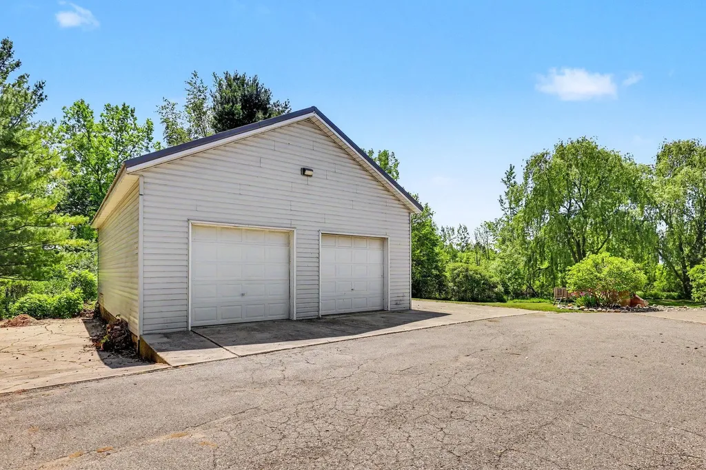 2945 W Lincoln Avenue Easton Township MI 48846