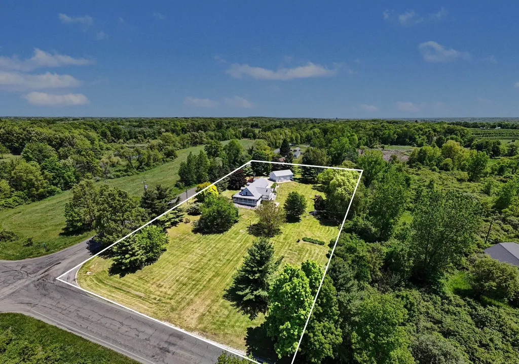 2945 W Lincoln Avenue Easton Township MI 48846