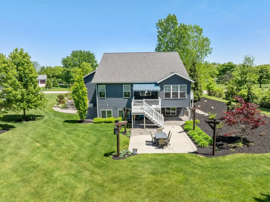 9579 Arrowcrest Drive NE Courtland Township MI 49341