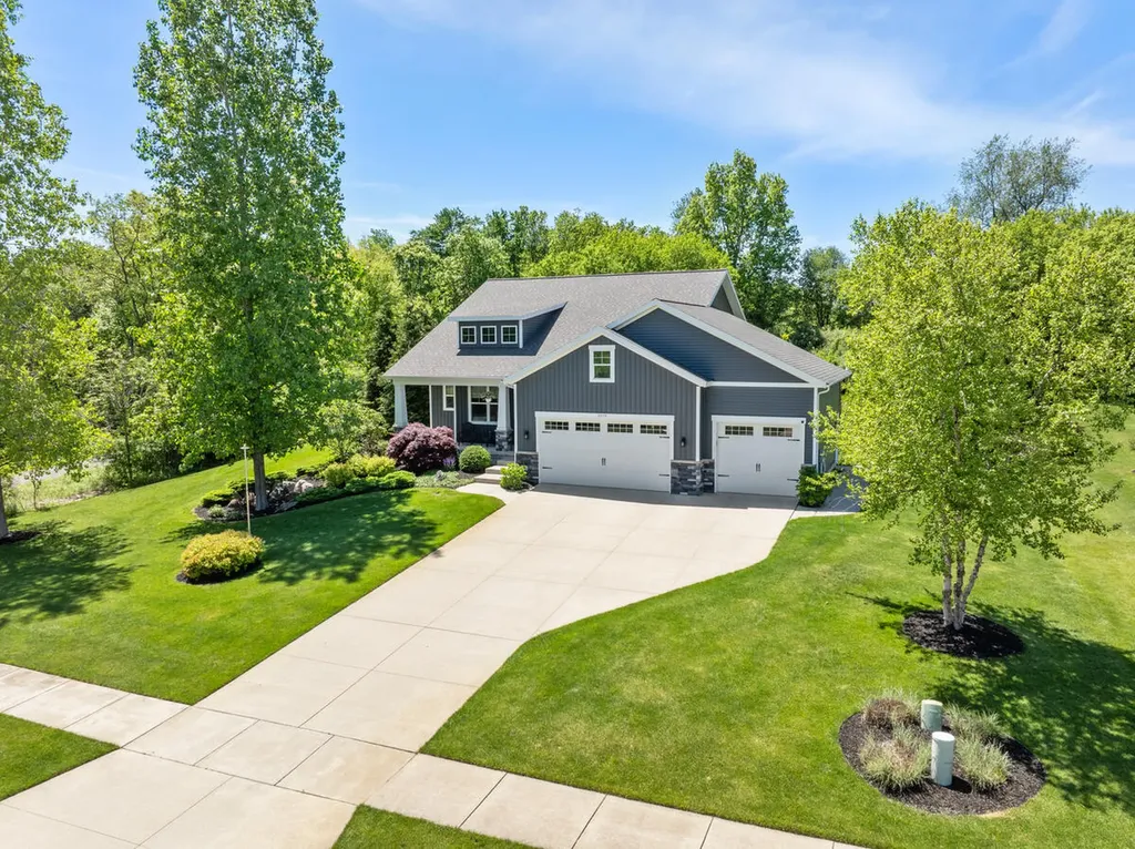 9579 Arrowcrest Drive NE Courtland Township MI 49341