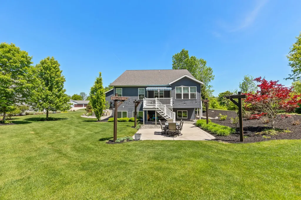 9579 Arrowcrest Drive NE Courtland Township MI 49341