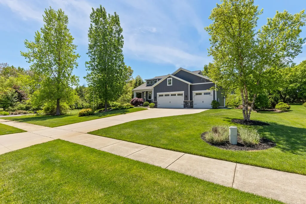 9579 Arrowcrest Drive NE Courtland Township MI 49341