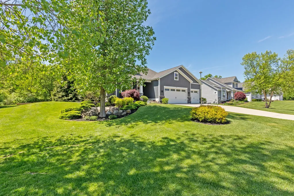 9579 Arrowcrest Drive NE Courtland Township MI 49341