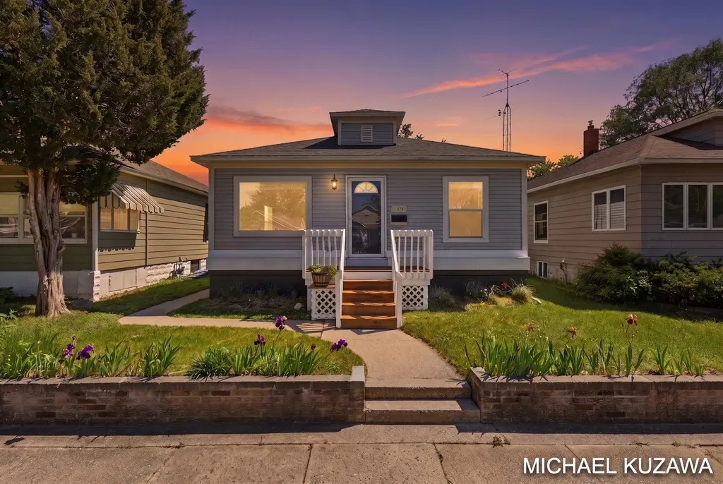 1438 Pennoyer Avenue Grand Haven City MI 49417