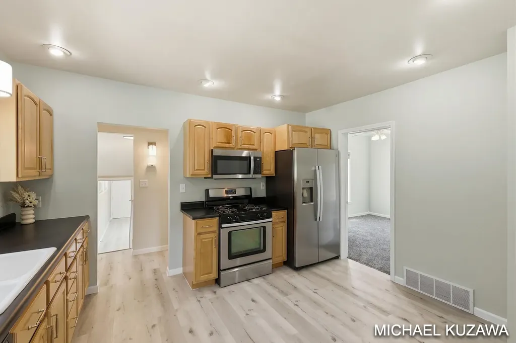 1438 Pennoyer Avenue Grand Haven City MI 49417
