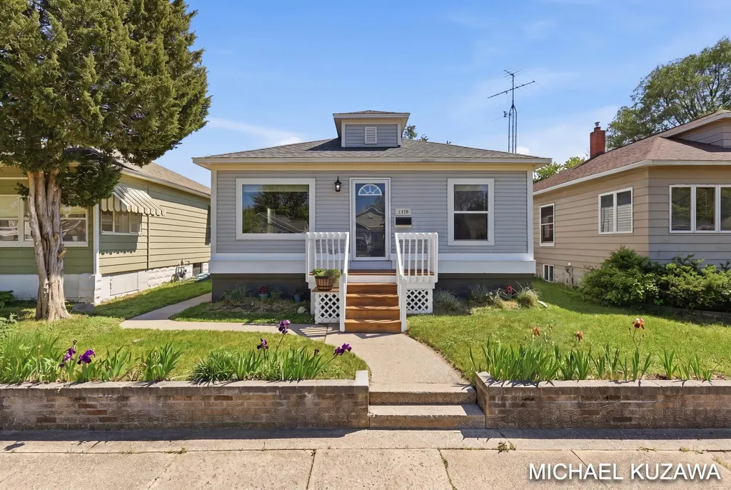 1438 Pennoyer Avenue Grand Haven City MI 49417