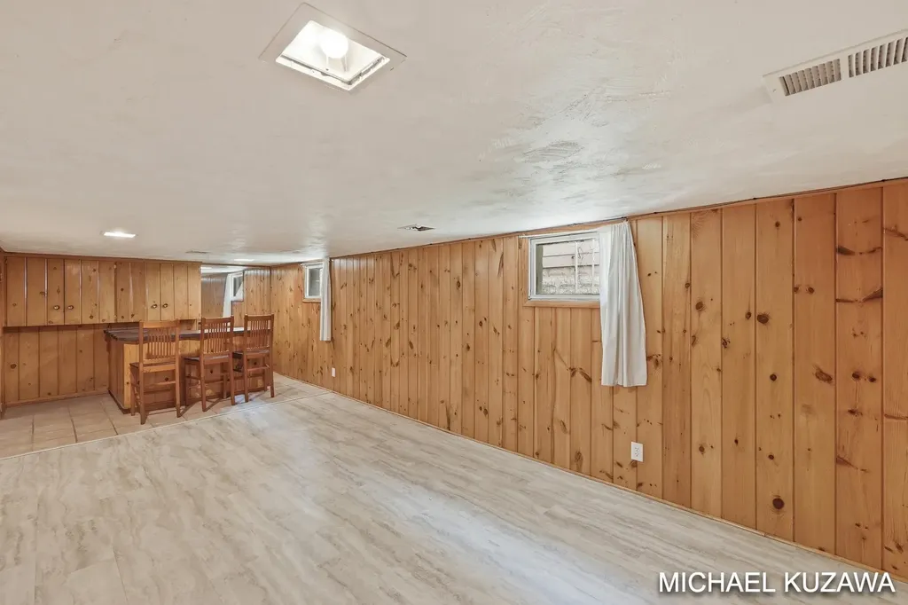 1438 Pennoyer Avenue Grand Haven City MI 49417