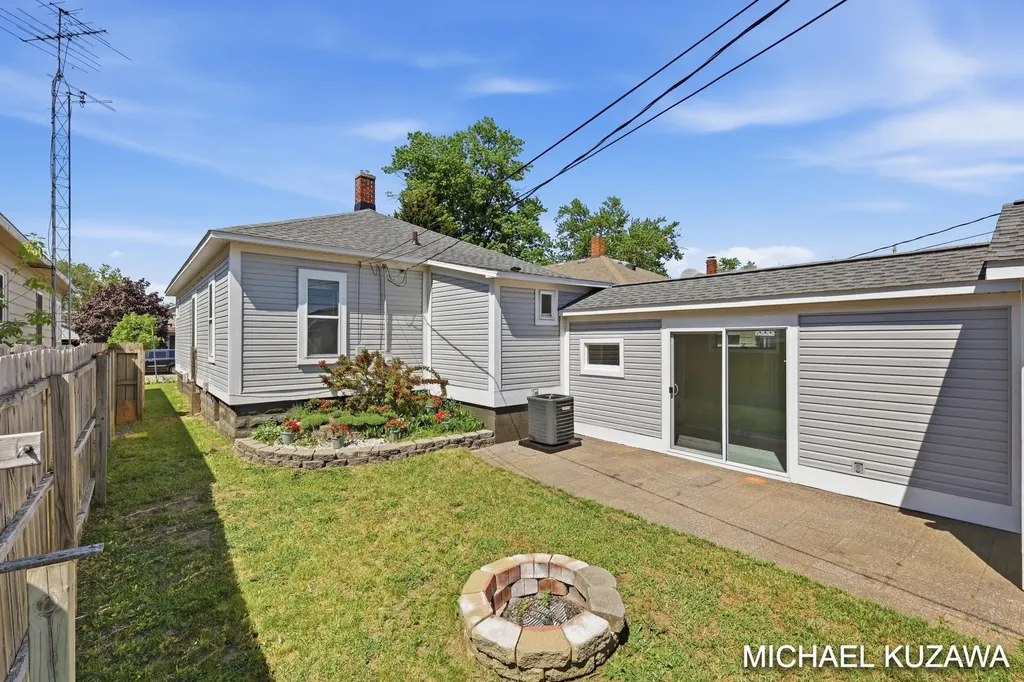 1438 Pennoyer Avenue Grand Haven City MI 49417