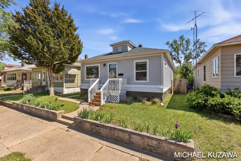 1438 Pennoyer Avenue Grand Haven City MI 49417
