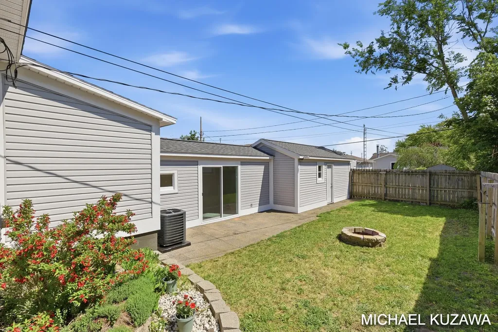 1438 Pennoyer Avenue Grand Haven City MI 49417