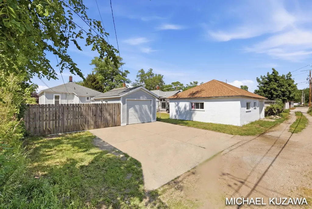 1438 Pennoyer Avenue Grand Haven City MI 49417