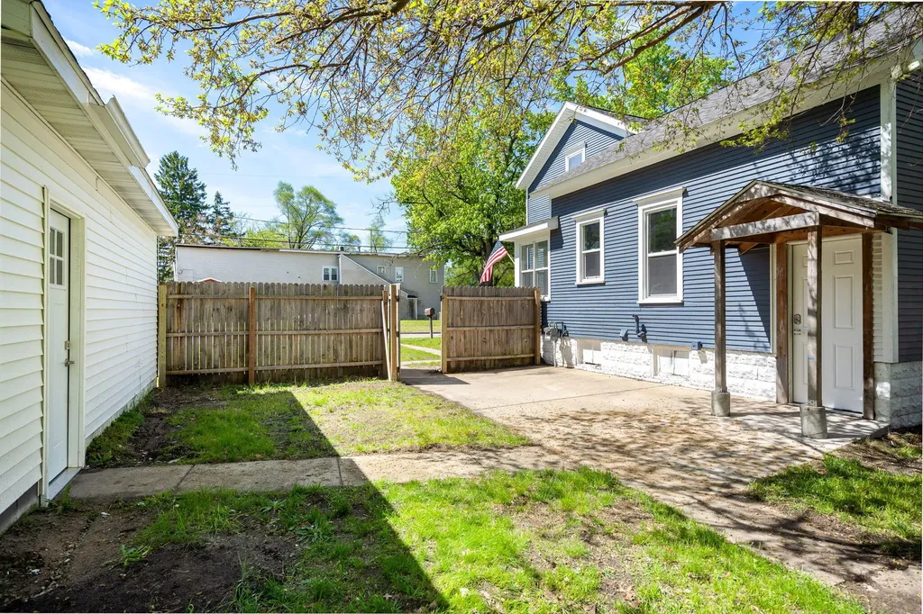 732 Wood Street Muskegon City MI 49442