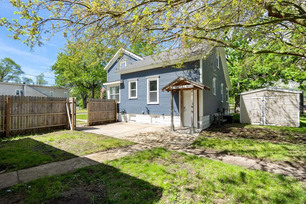 732 Wood Street Muskegon City MI 49442
