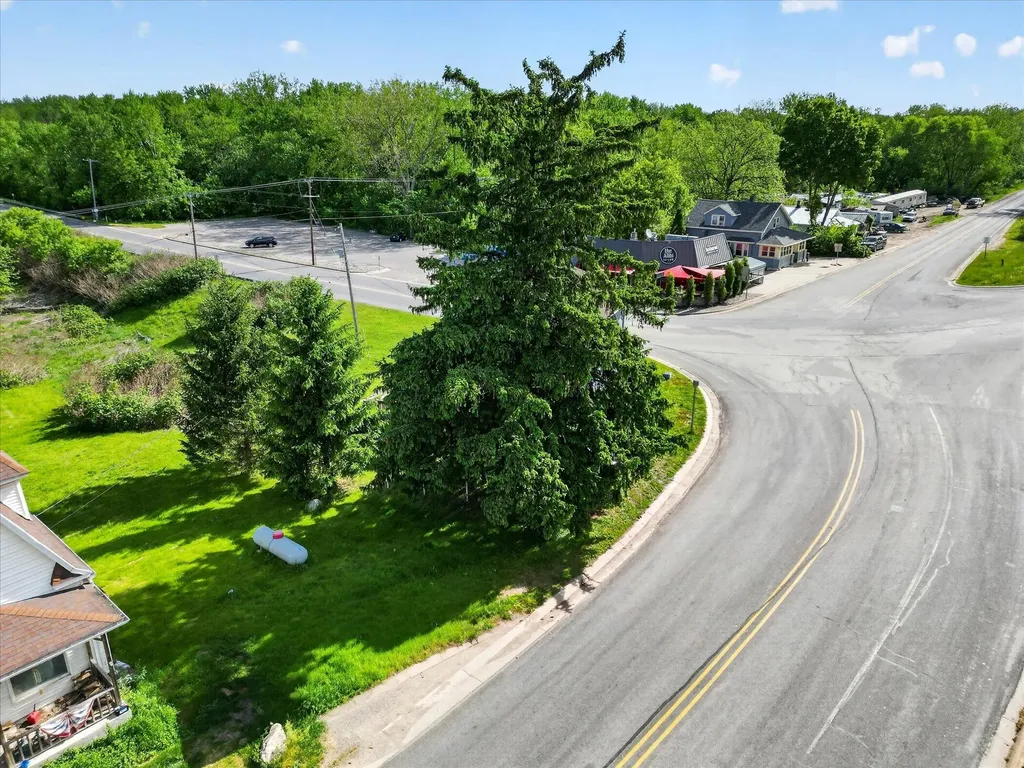 1387 E Riverside Drive Ionia Township MI 48846