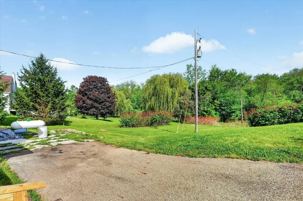 1387 E Riverside Drive Ionia Township MI 48846
