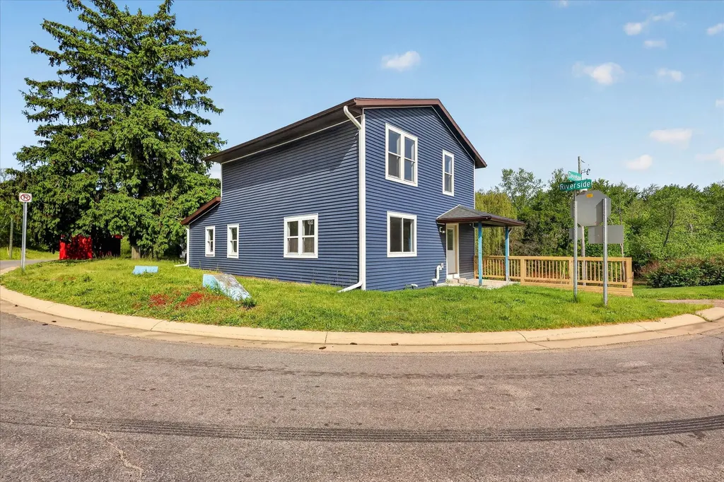 1387 E Riverside Drive Ionia Township MI 48846