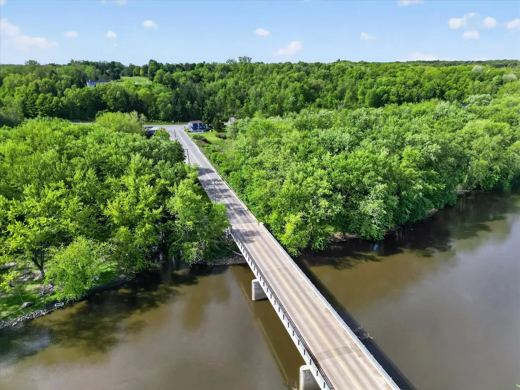 1387 E Riverside Drive Ionia Township MI 48846