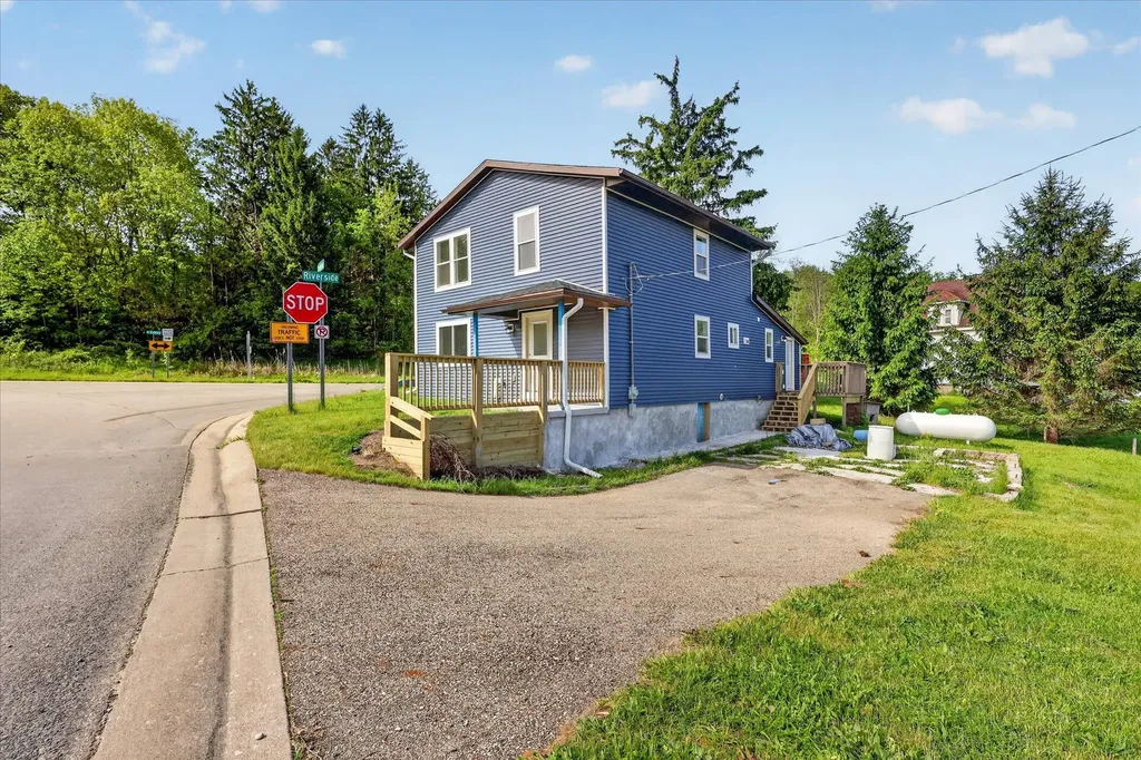 1387 E Riverside Drive Ionia Township MI 48846