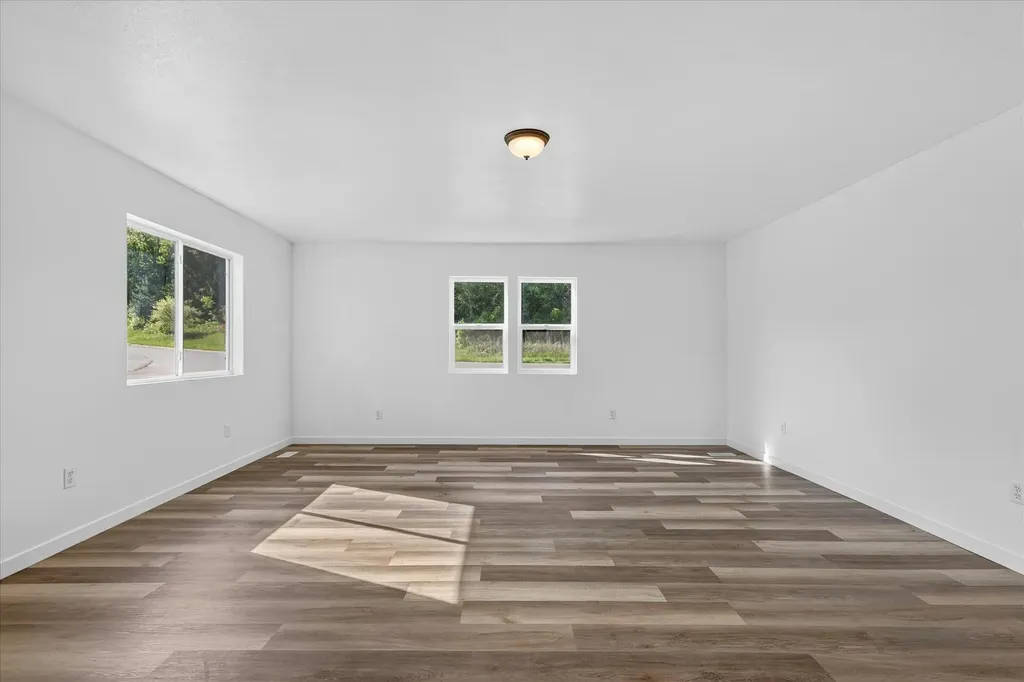 1387 E Riverside Drive Ionia Township MI 48846