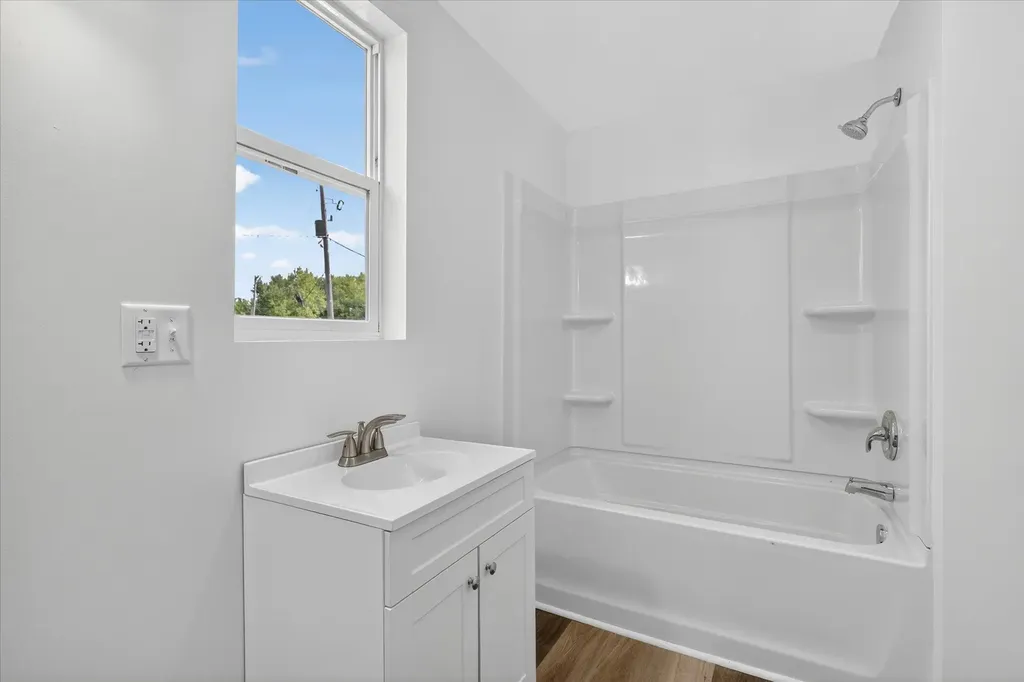 1387 E Riverside Drive Ionia Township MI 48846