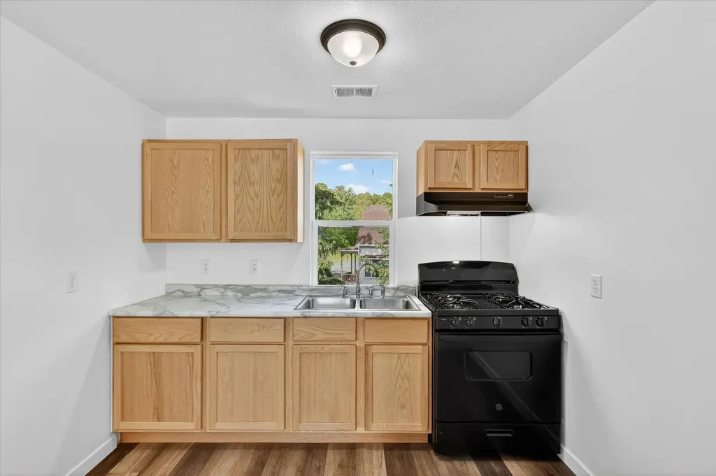 1387 E Riverside Drive Ionia Township MI 48846
