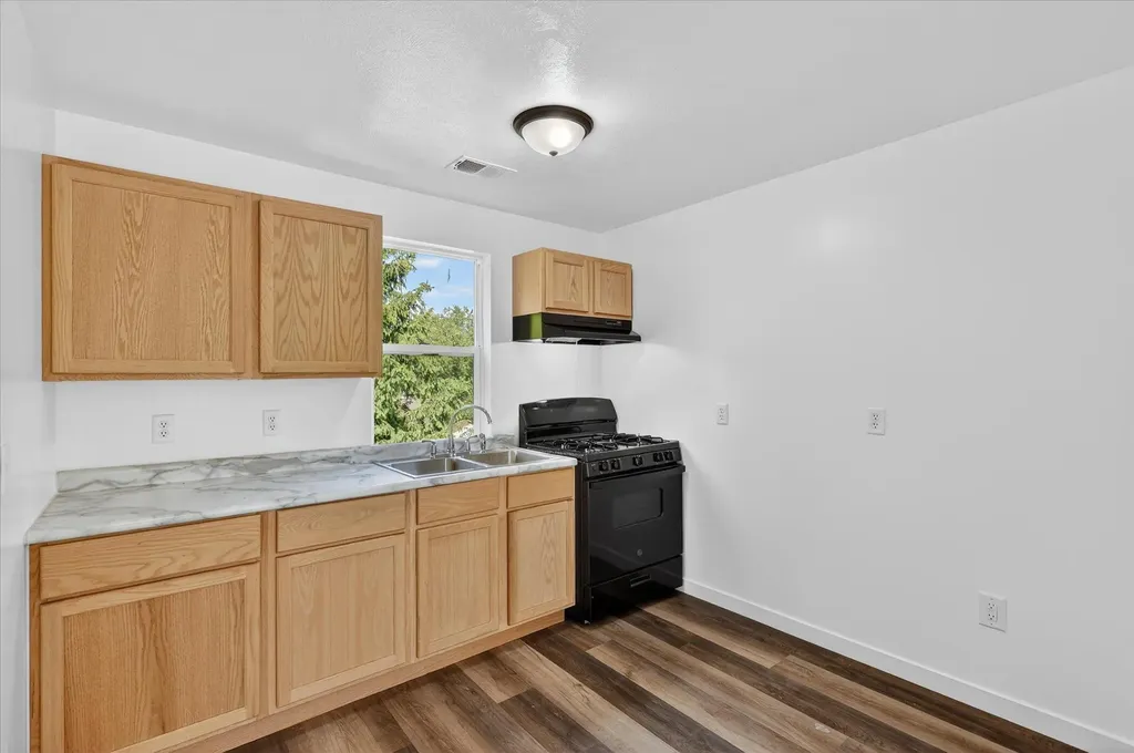 1387 E Riverside Drive Ionia Township MI 48846