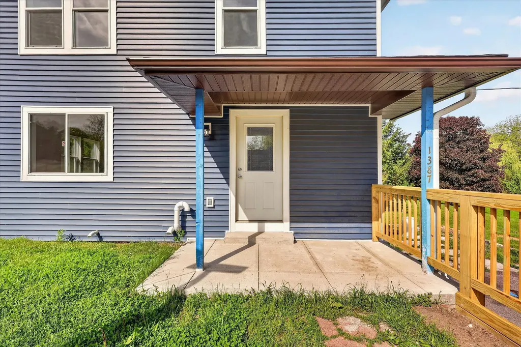 1387 E Riverside Drive Ionia Township MI 48846
