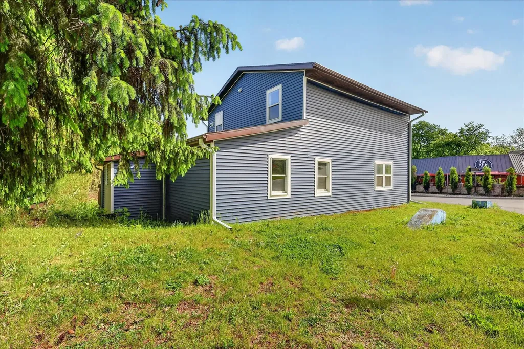 1387 E Riverside Drive Ionia Township MI 48846