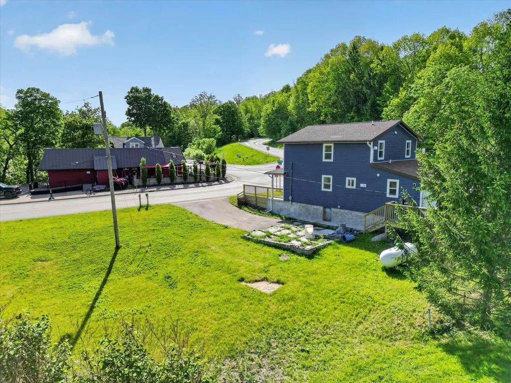 1387 E Riverside Drive Ionia Township MI 48846