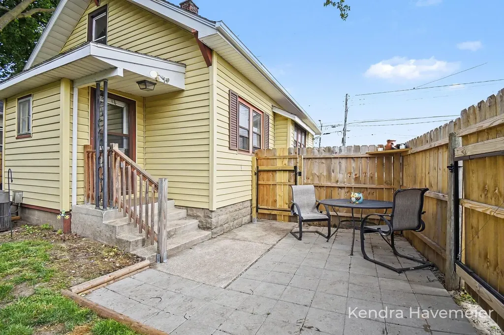 812 Richmond Street NW Grand Rapids City MI 49504