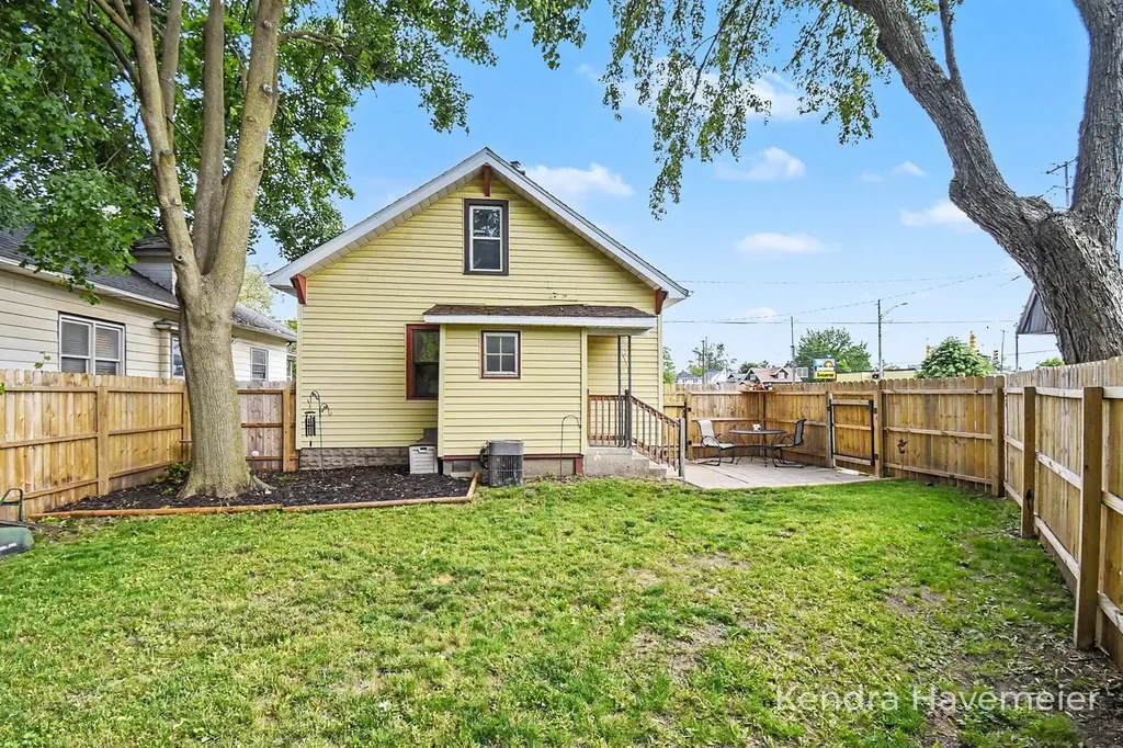 812 Richmond Street NW Grand Rapids City MI 49504