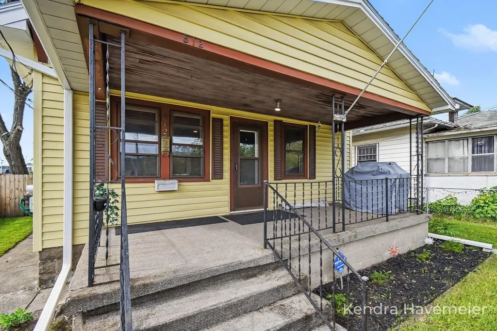 812 Richmond Street NW Grand Rapids City MI 49504