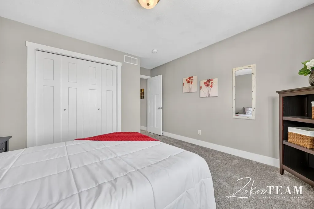 1922 Stratford Lane NW Walker City MI 49534