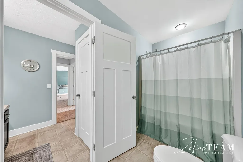 1922 Stratford Lane NW Walker City MI 49534