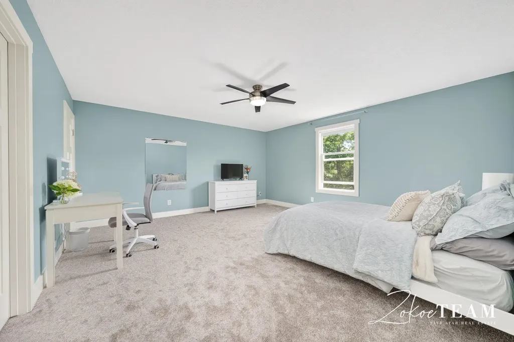 1922 Stratford Lane NW Walker City MI 49534