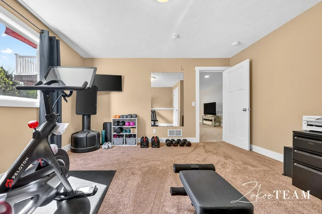 1922 Stratford Lane NW Walker City MI 49534