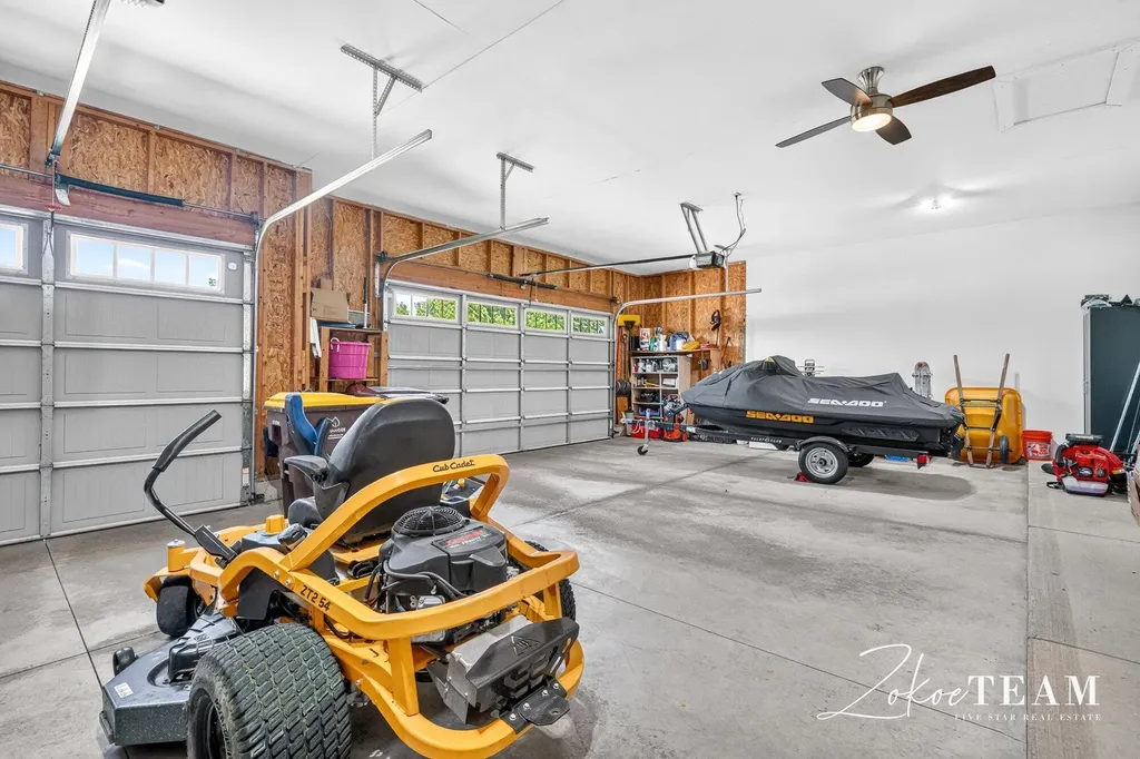 1922 Stratford Lane NW Walker City MI 49534